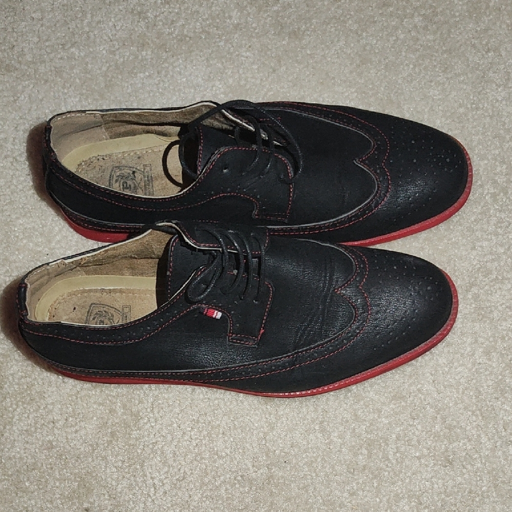 Stylish Black and Red Men's Shoes